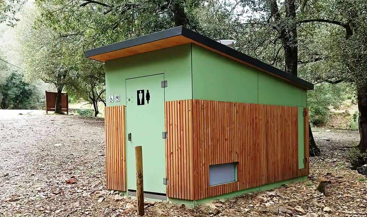 La-mise-en-place-de-toilettes-sèches-dans-la-vallée-du-Fangu